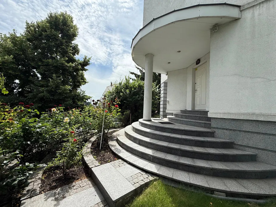 Оренда будинку 485 м², Либідська вул.