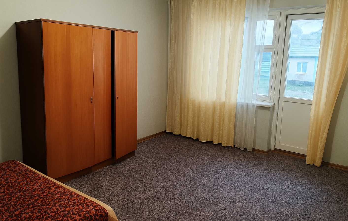 Продаж 3-кімнатної квартири 71 м², Київська вул., 64