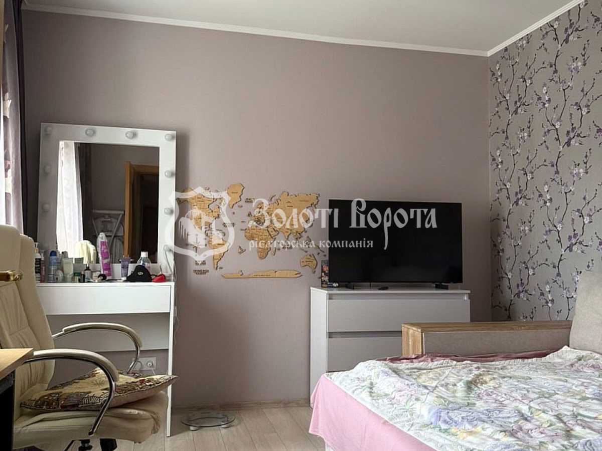 Продаж 4-кімнатної квартири 100 м², Чорнобильська вул., 20