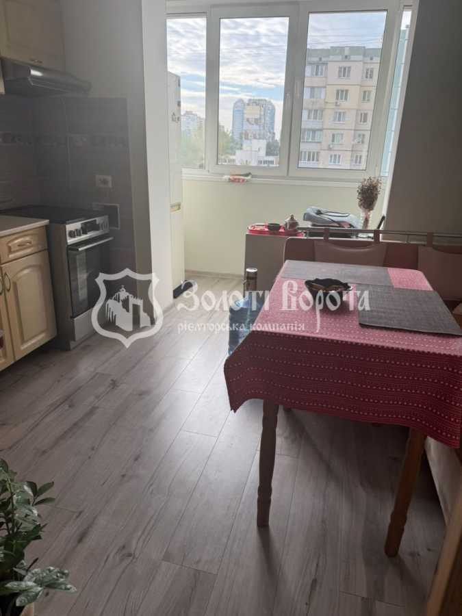Продаж 4-кімнатної квартири 100 м², Чорнобильська вул., 20