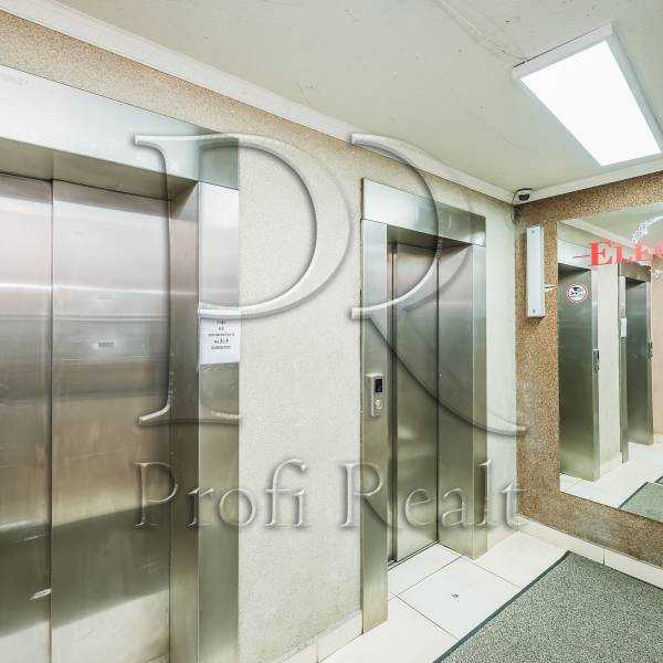 Продажа 1-комнатной квартиры 52 м², Жилянская ул., 118