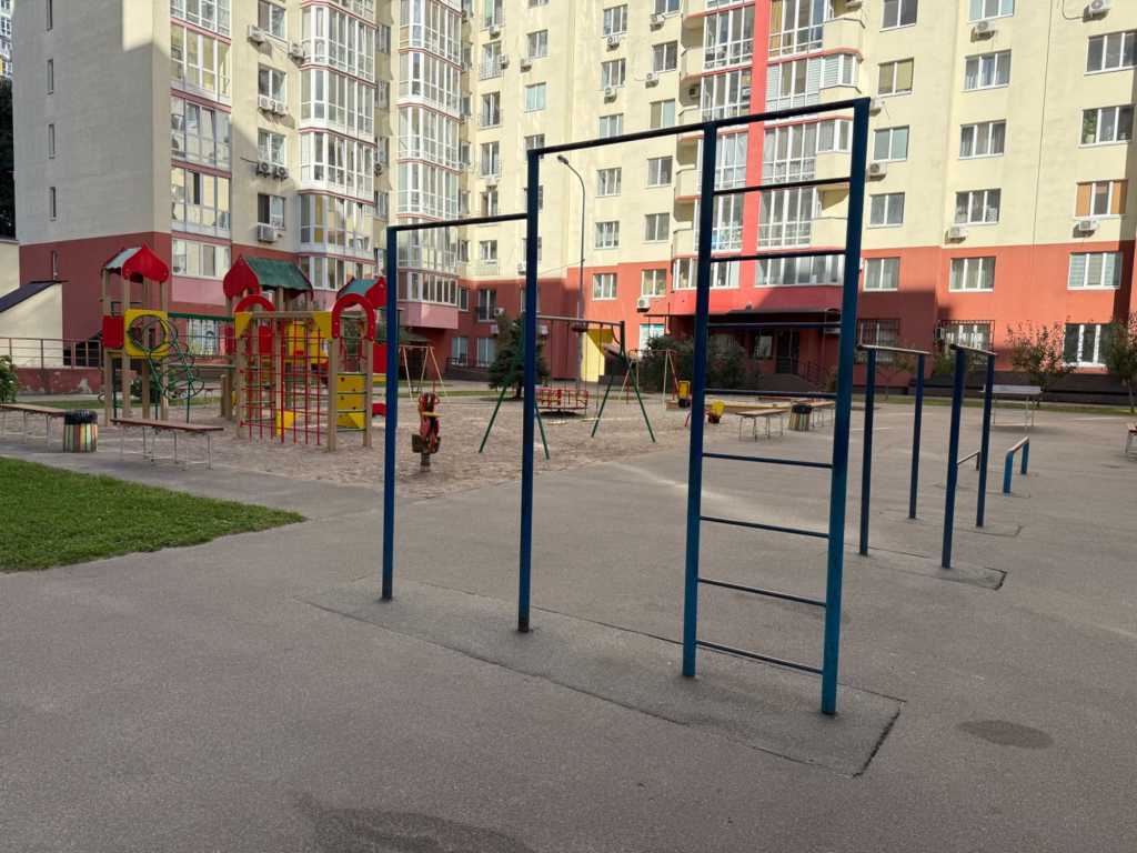 Продажа 1-комнатной квартиры 42 м², Комбинатная ул., 25А