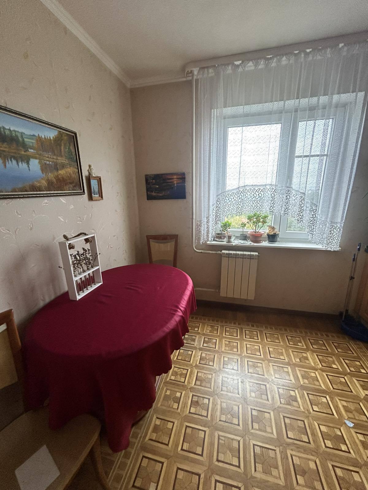 Продаж 3-кімнатної квартири 68 м², Некрасова вул.