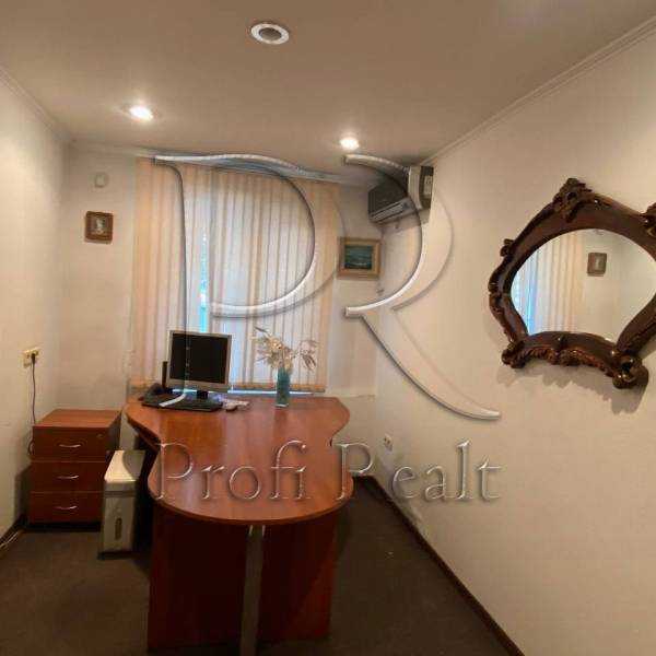 Продаж 3-кімнатної квартири 56 м², Берестейский, 79