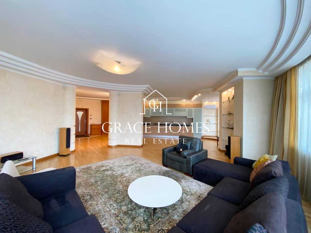 Продажа 4-комнатной квартиры 200 м², Старонаводницкая ул., 13А
