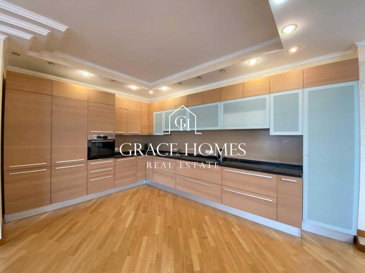 Продажа 4-комнатной квартиры 200 м², Старонаводницкая ул., 13А