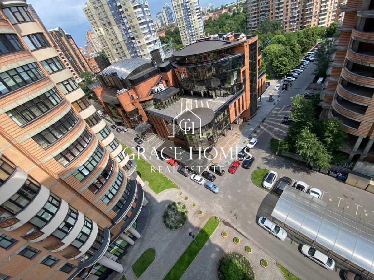Продажа 4-комнатной квартиры 200 м², Старонаводницкая ул., 13А