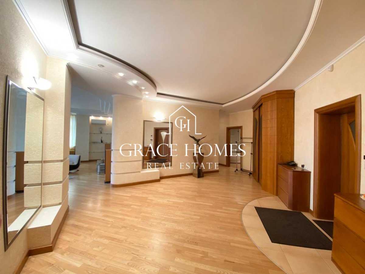 Продажа 4-комнатной квартиры 200 м², Старонаводницкая ул., 13А