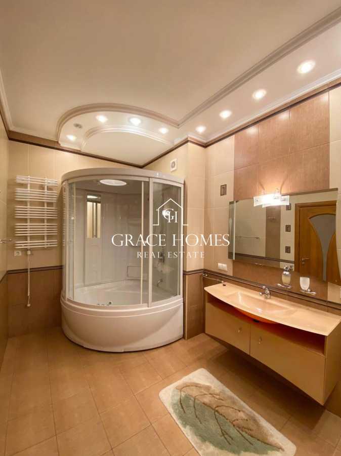 Продажа 4-комнатной квартиры 200 м², Старонаводницкая ул., 13А
