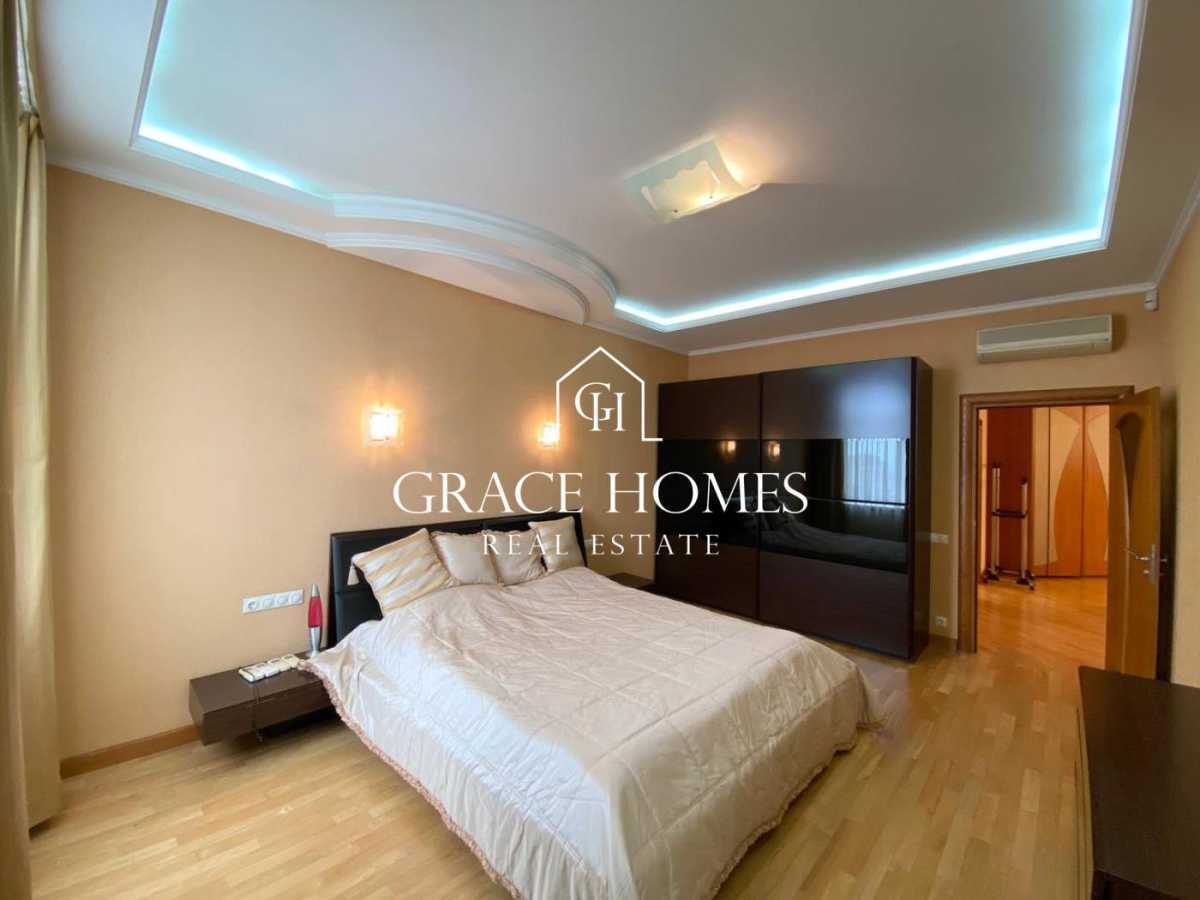Продажа 4-комнатной квартиры 200 м², Старонаводницкая ул., 13А