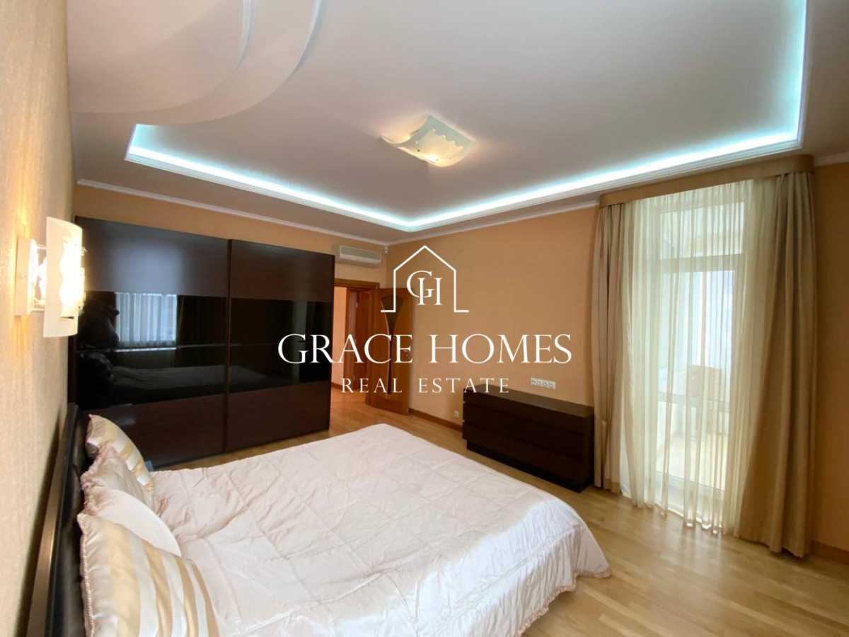 Продажа 4-комнатной квартиры 200 м², Старонаводницкая ул., 13А