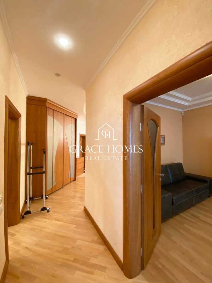 Продажа 4-комнатной квартиры 200 м², Старонаводницкая ул., 13А