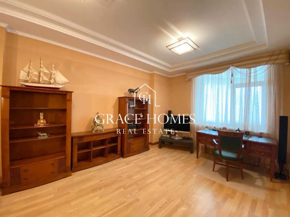 Продажа 4-комнатной квартиры 200 м², Старонаводницкая ул., 13А