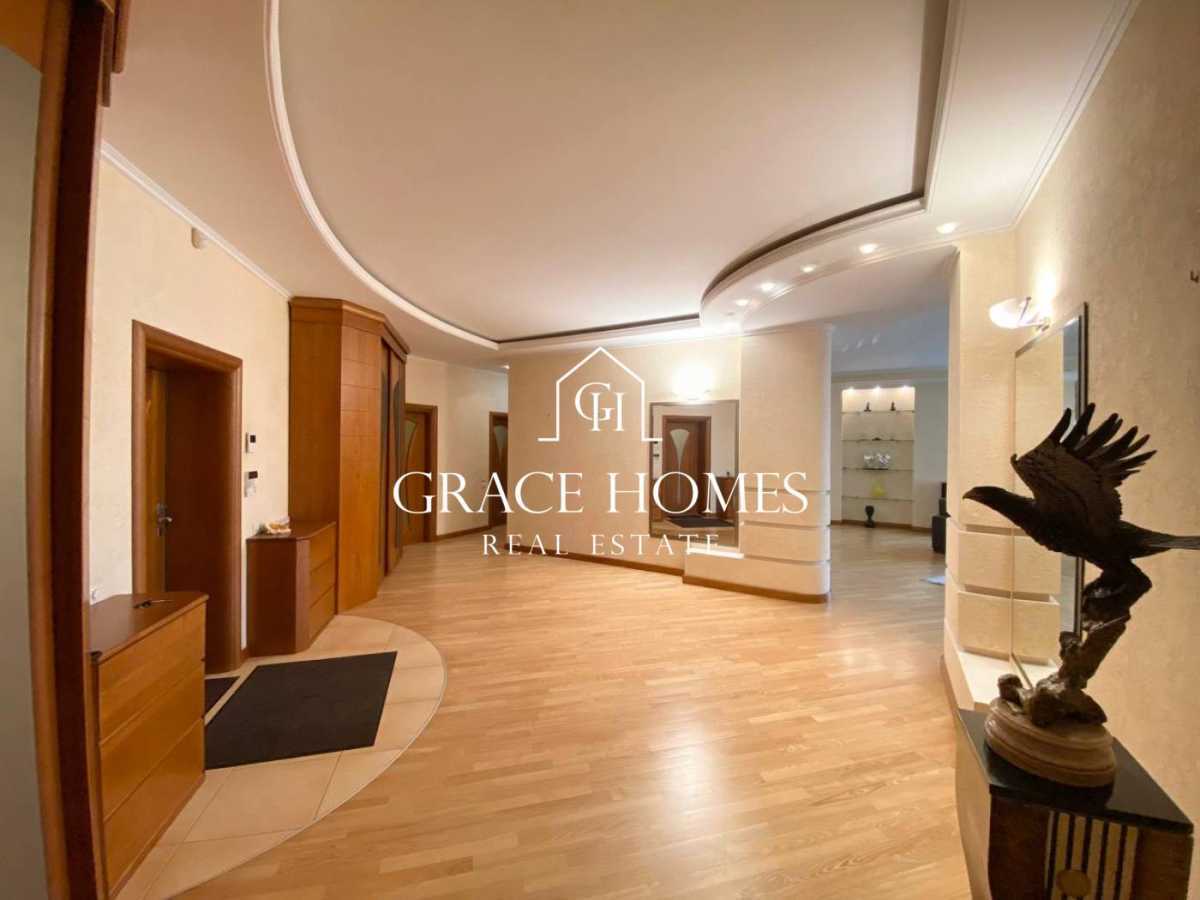 Продажа 4-комнатной квартиры 200 м², Старонаводницкая ул., 13А