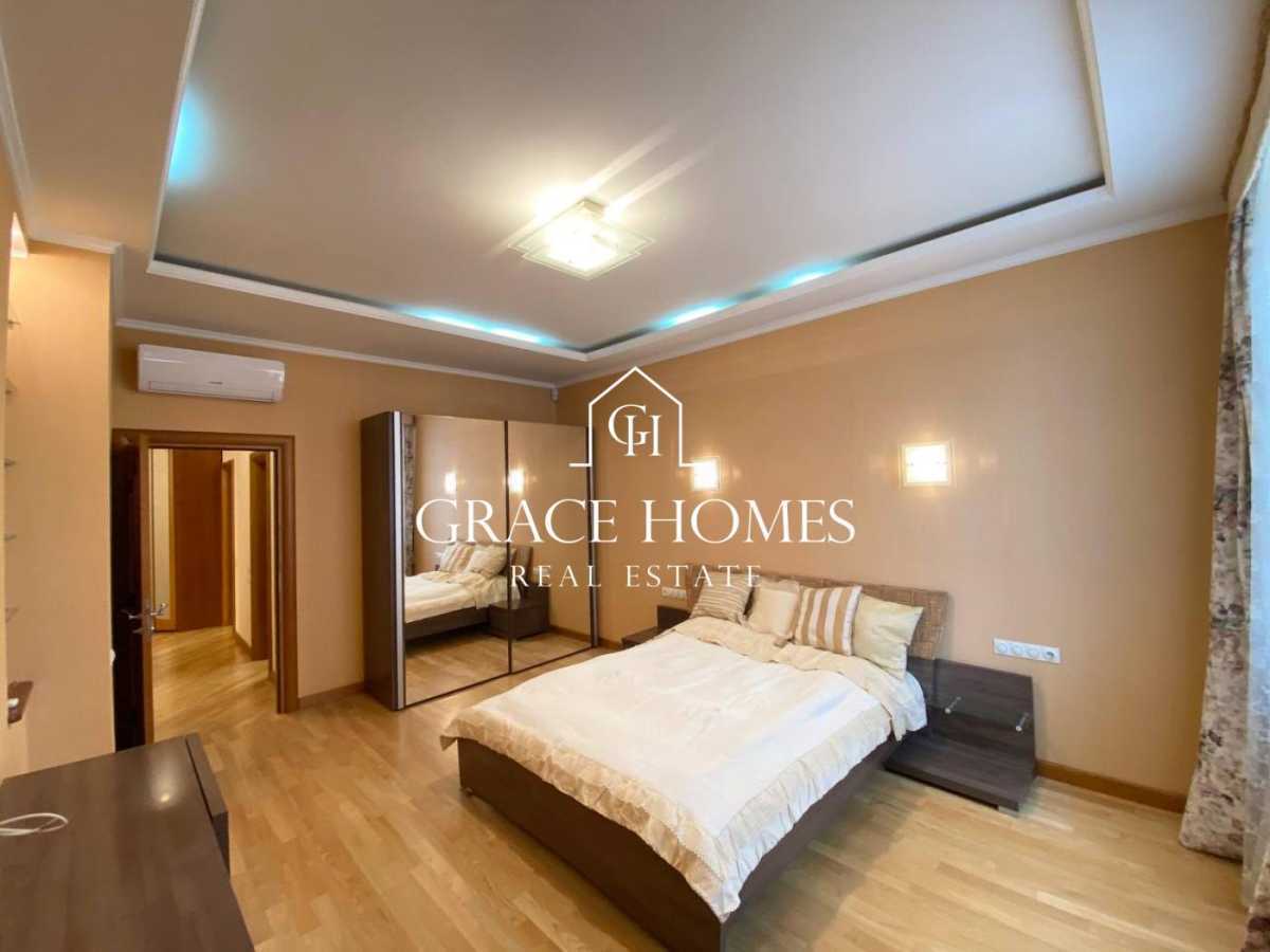 Продажа 4-комнатной квартиры 200 м², Старонаводницкая ул., 13А