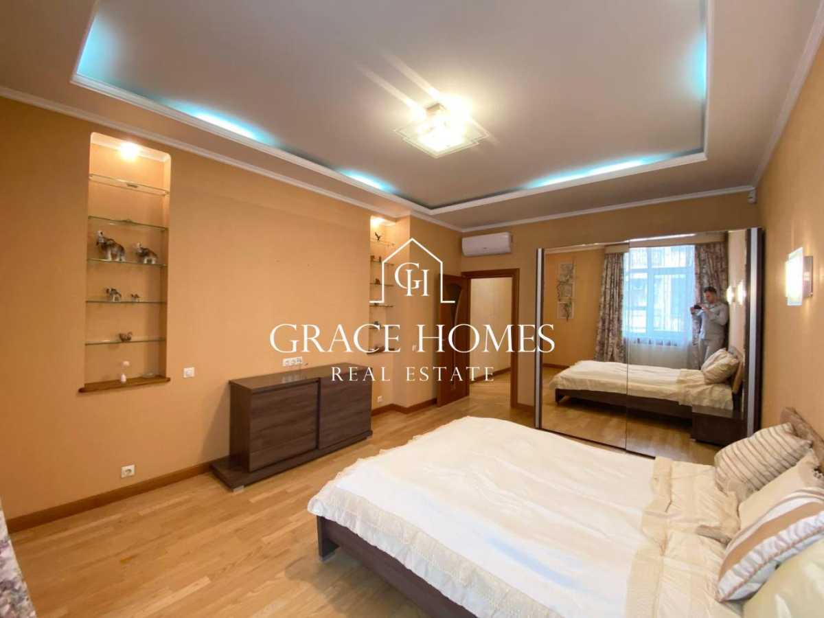 Продажа 4-комнатной квартиры 200 м², Старонаводницкая ул., 13А