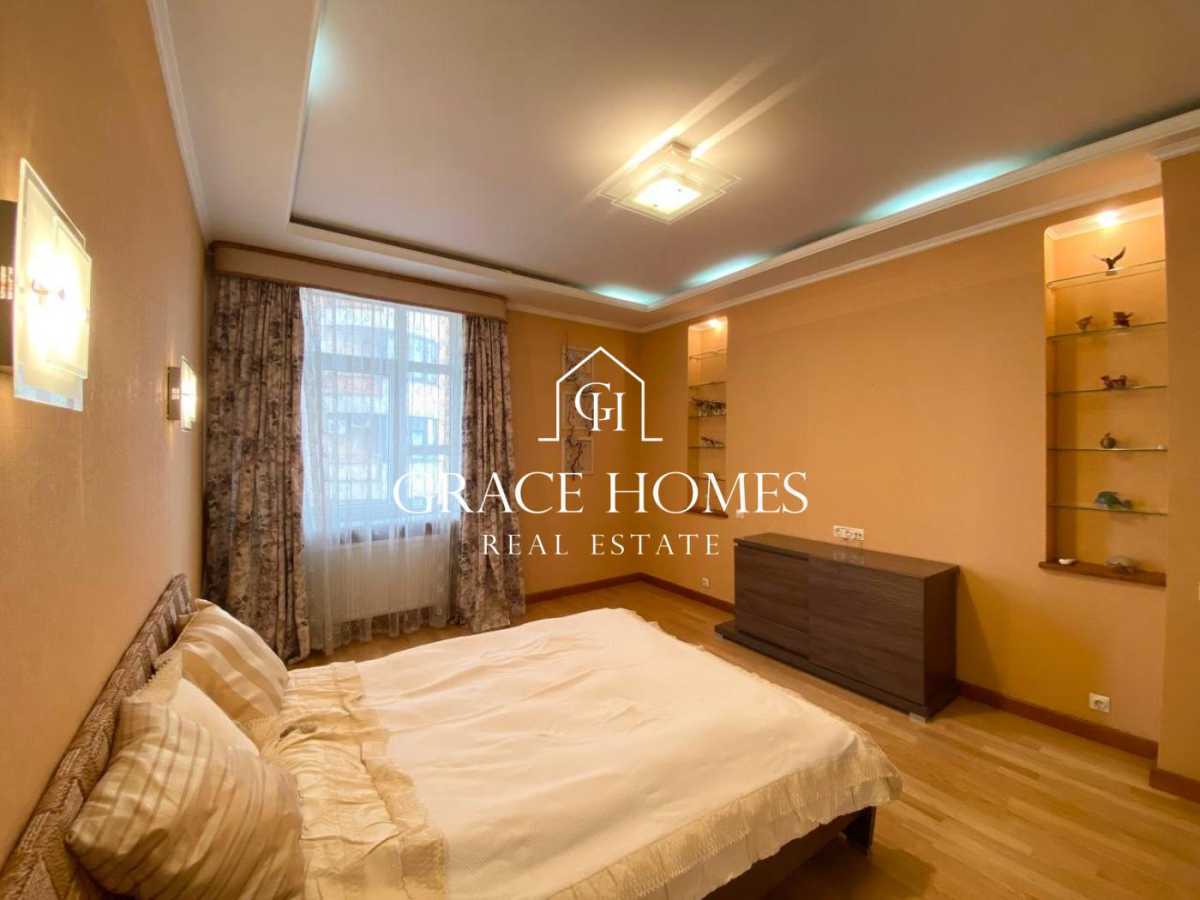 Продажа 4-комнатной квартиры 200 м², Старонаводницкая ул., 13А