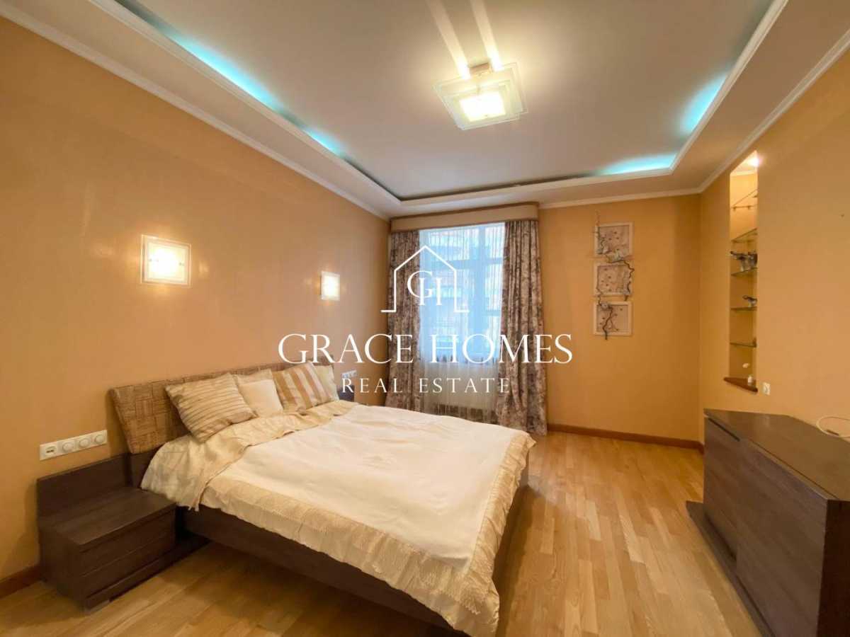 Продажа 4-комнатной квартиры 200 м², Старонаводницкая ул., 13А