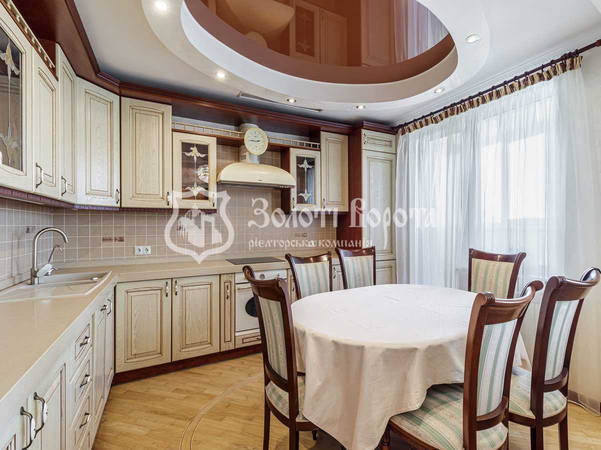 Продаж 4-кімнатної квартири 142 м², Срібнокільська вул., 1