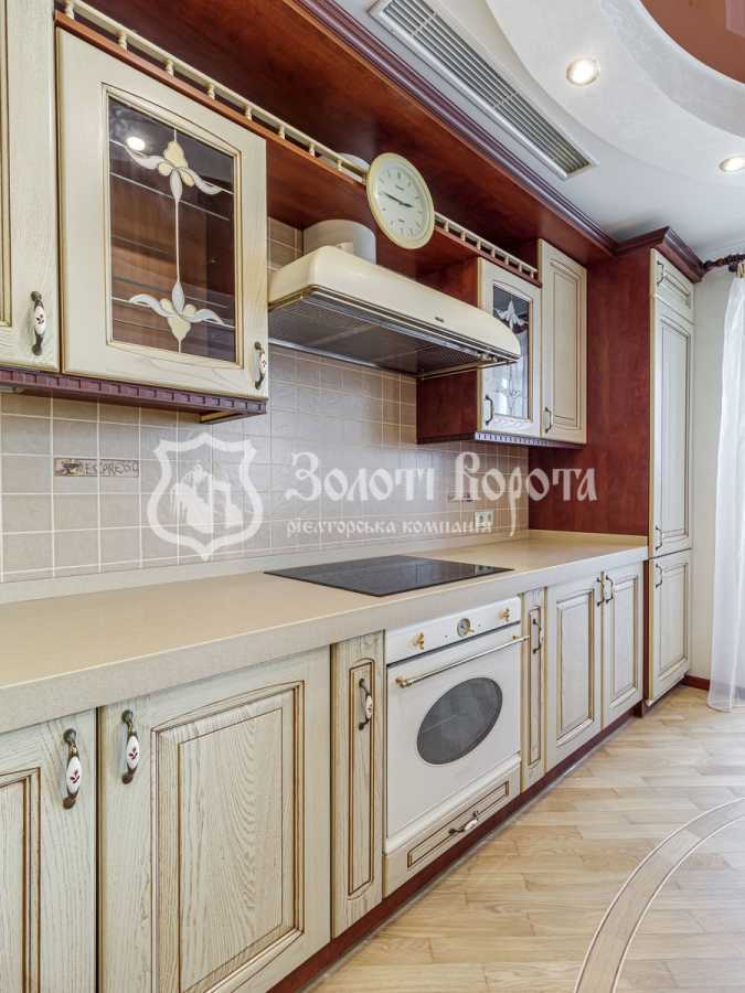 Продаж 4-кімнатної квартири 142 м², Срібнокільська вул., 1