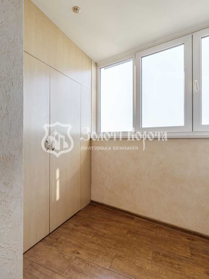 Продаж 4-кімнатної квартири 142 м², Срібнокільська вул., 1