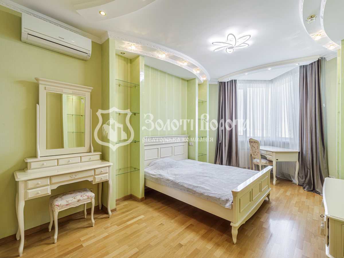 Продаж 4-кімнатної квартири 142 м², Срібнокільська вул., 1