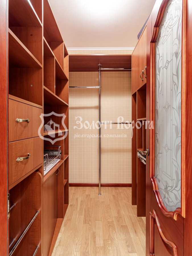 Продаж 4-кімнатної квартири 142 м², Срібнокільська вул., 1