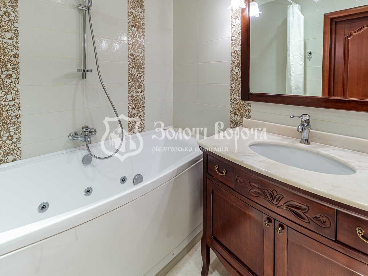 Продаж 4-кімнатної квартири 142 м², Срібнокільська вул., 1