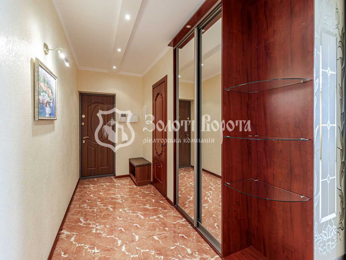 Продаж 4-кімнатної квартири 142 м², Срібнокільська вул., 1