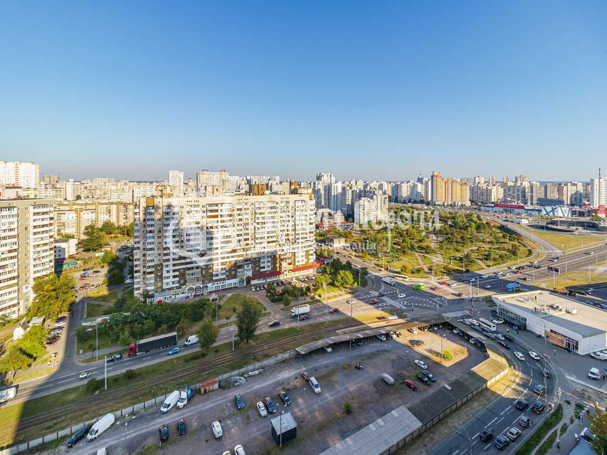 Продаж 4-кімнатної квартири 142 м², Срібнокільська вул., 1