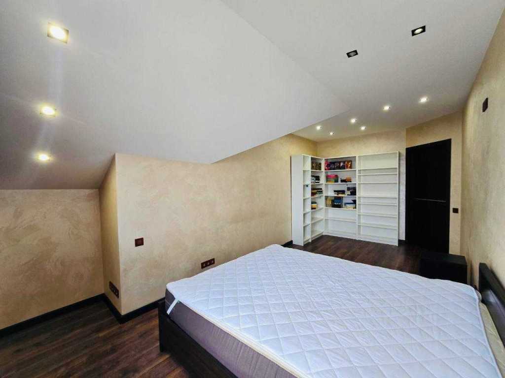 Продажа 3-комнатной квартиры 97.3 м², Радужная ул., 147