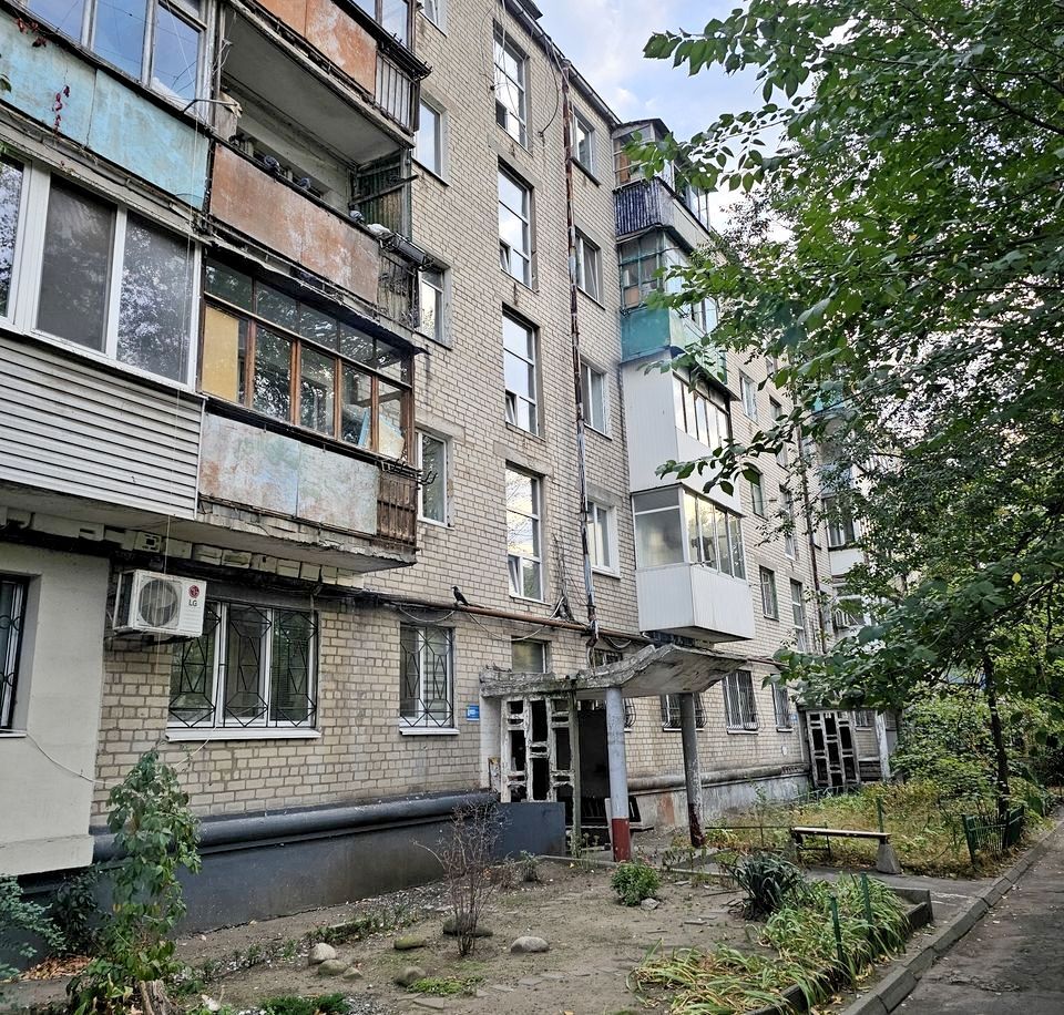 Продаж 2-кімнатної квартири 45 м², Осіння вул., 3