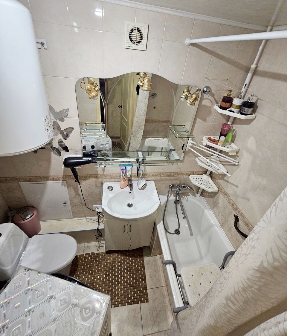 Продаж 2-кімнатної квартири 45 м², Осіння вул., 3