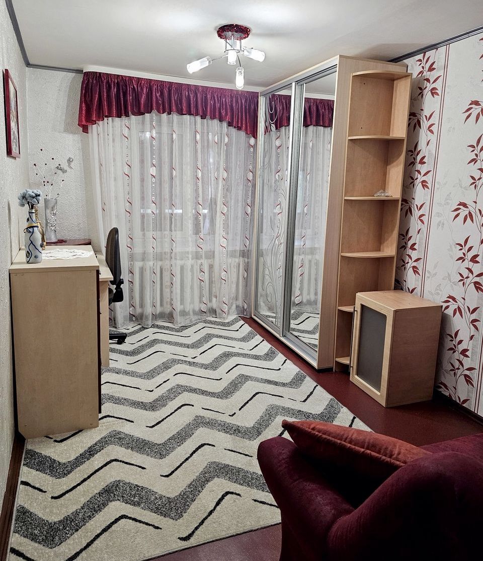 Аренда 4-комнатной квартиры 76 м², Дарницкая ул., 4