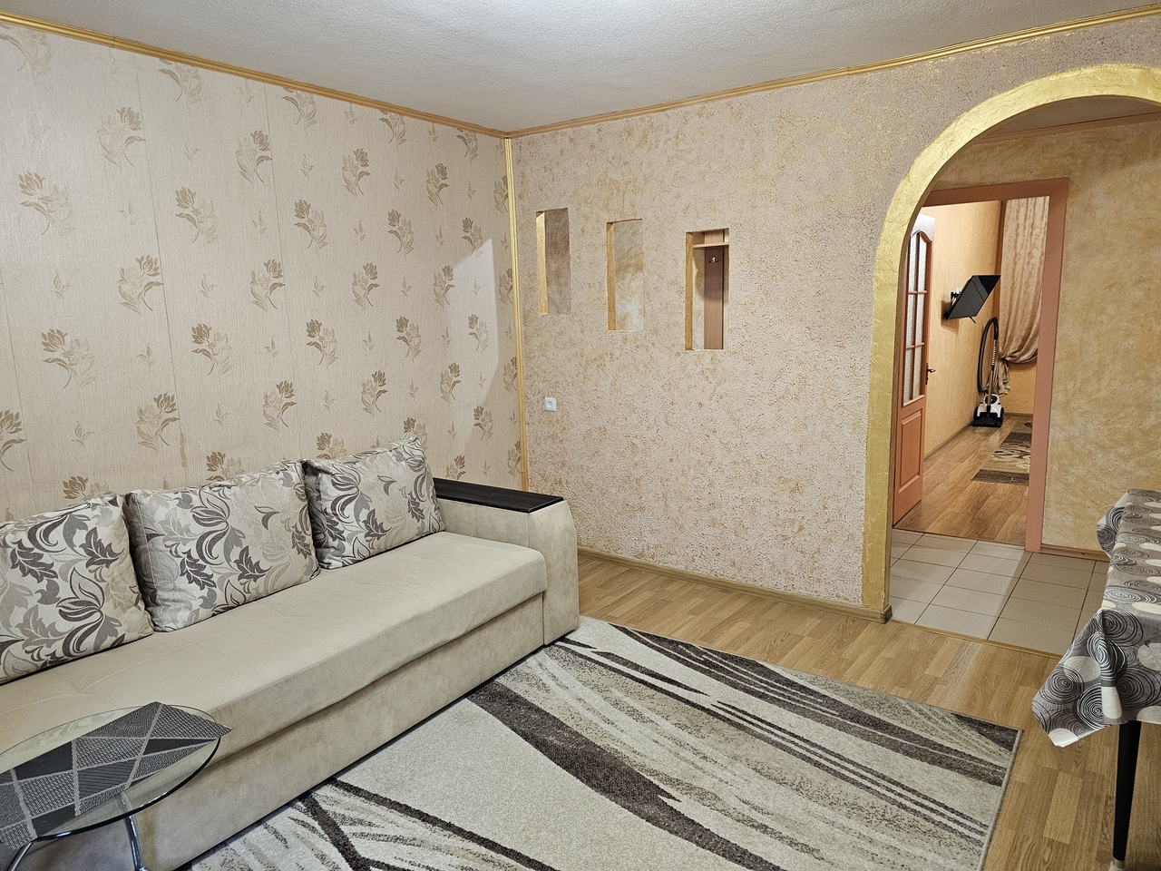 Аренда 4-комнатной квартиры 76 м², Дарницкая ул., 4