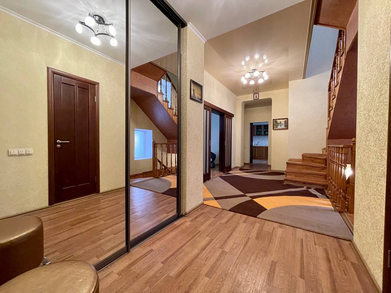 Оренда будинку 280 м², Володимира Моссаковського вул.