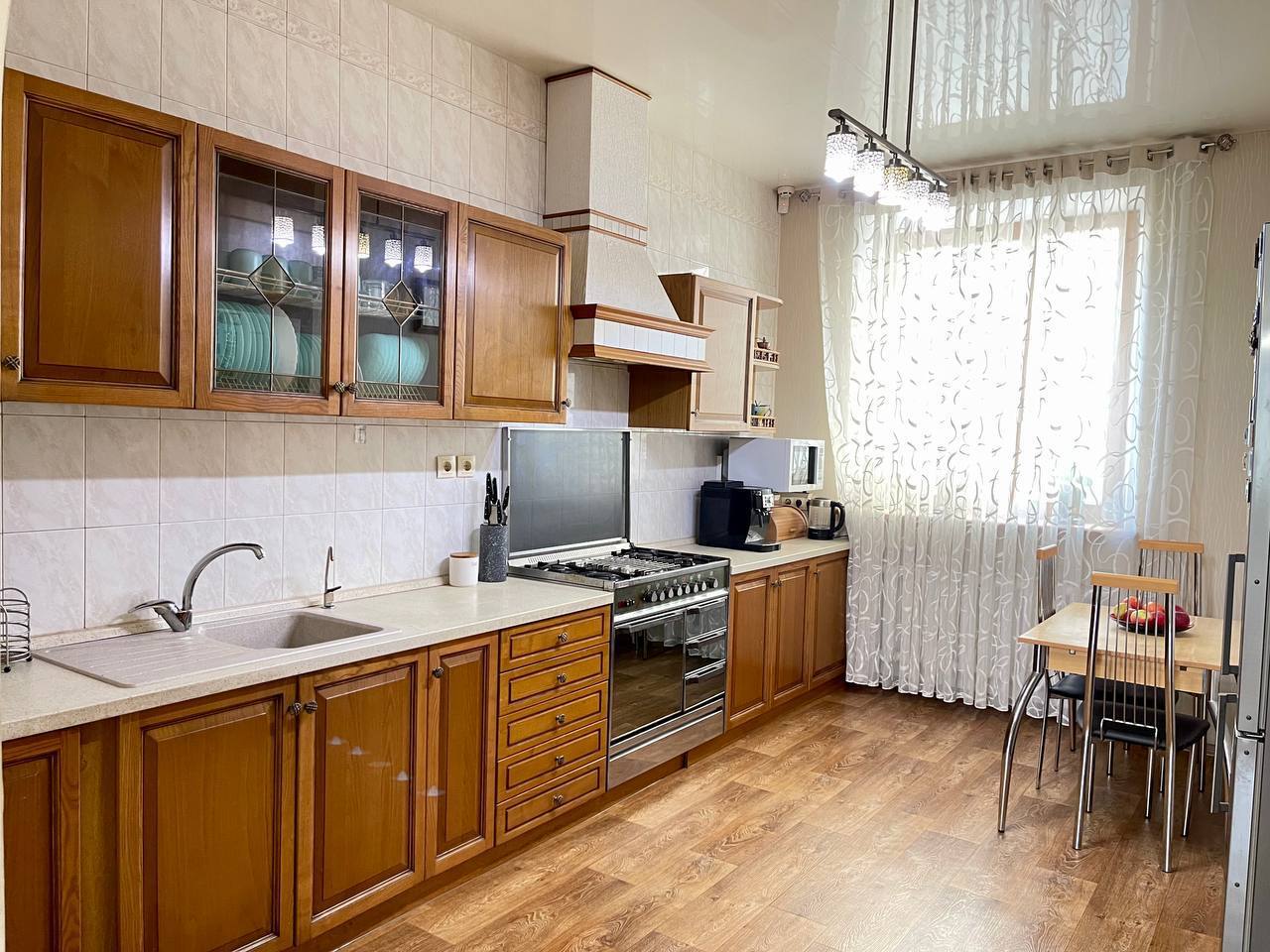 Оренда будинку 280 м², Володимира Моссаковського вул.