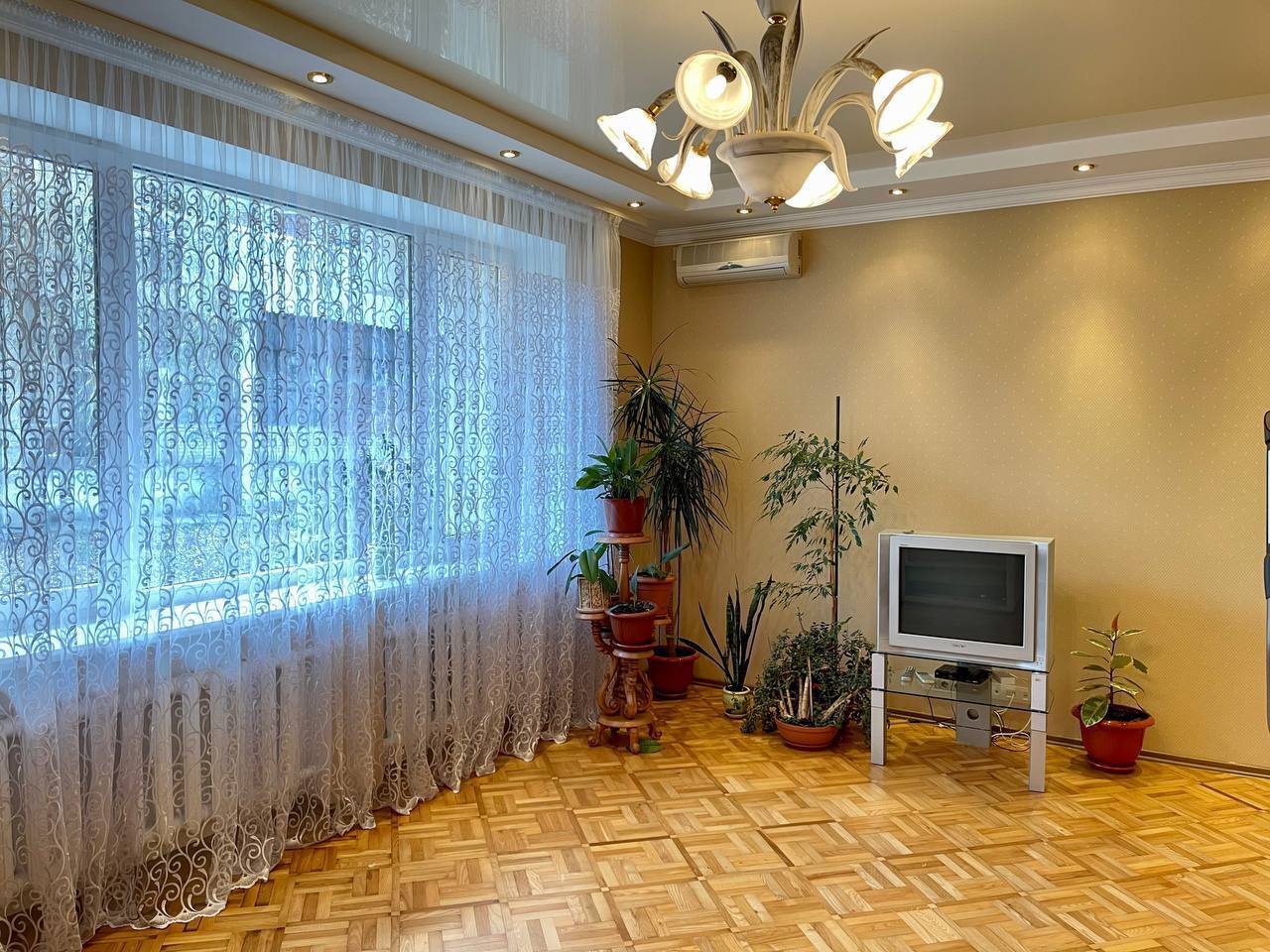 Оренда будинку 280 м², Володимира Моссаковського вул.