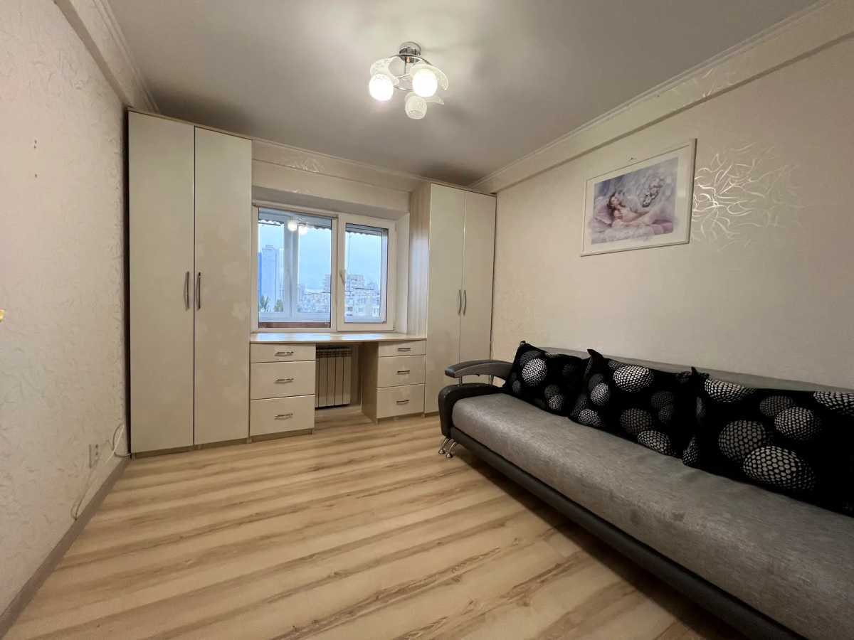 Аренда 4-комнатной квартиры 72 м², Плеханова ул.