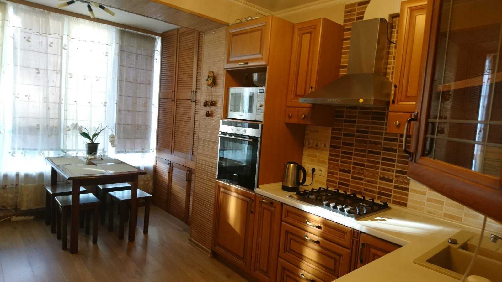 Оренда 2-кімнатної квартири 65 м², Волинська вул., 9