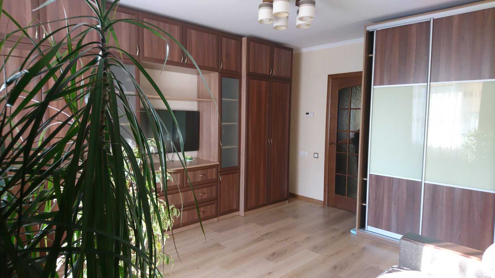 Оренда 2-кімнатної квартири 65 м², Волинська вул., 9