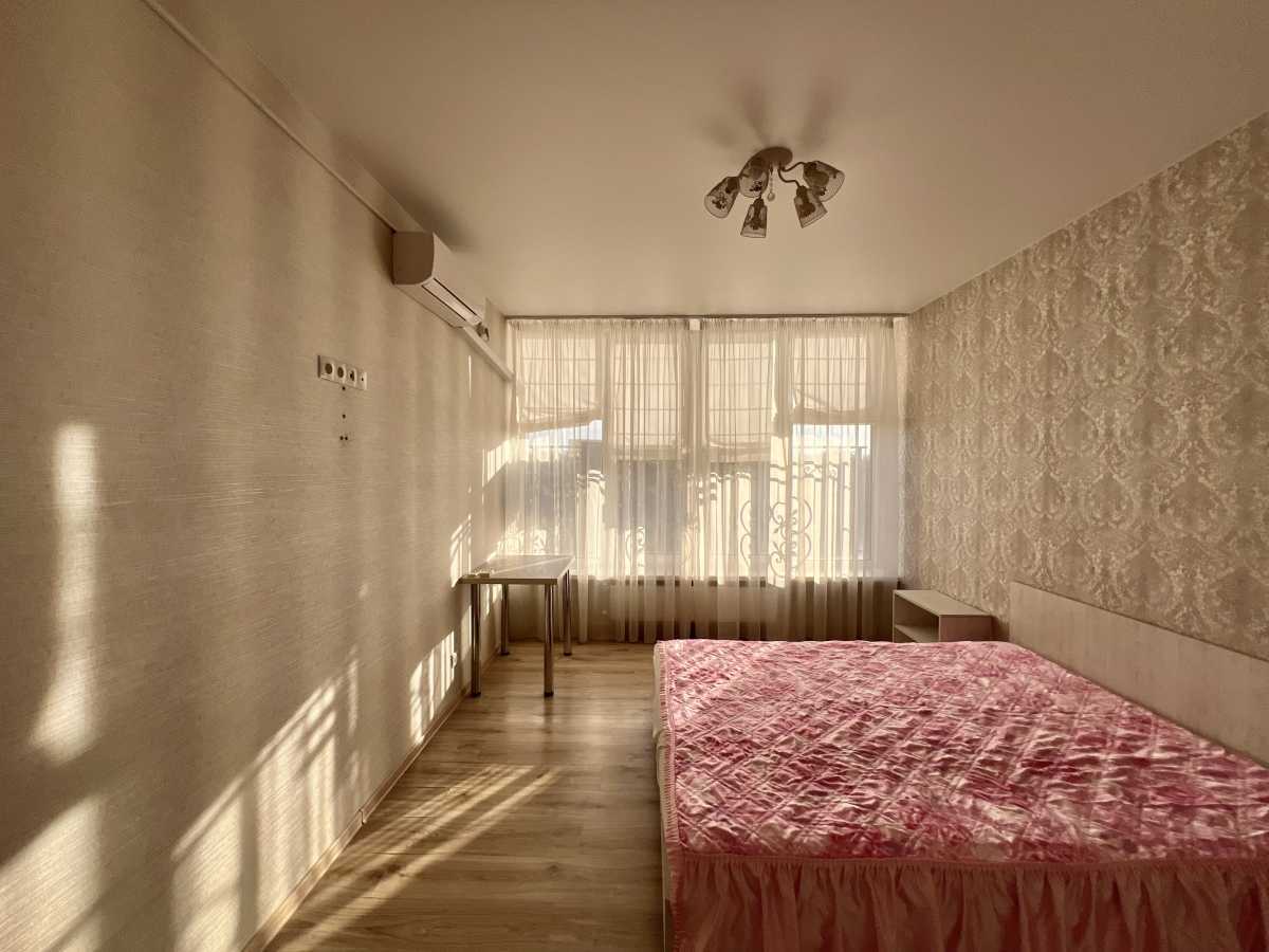 Продажа 2-комнатной квартиры 41.7 м², Соборная ул., 118/19