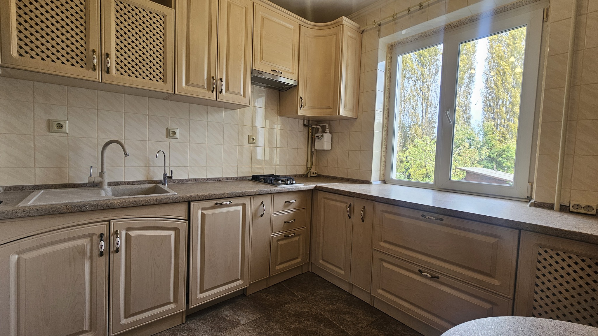Продаж 3-кімнатної квартири 70 м², Продам 3-кімнатну Вишгород! Центр! Гриненко 1!