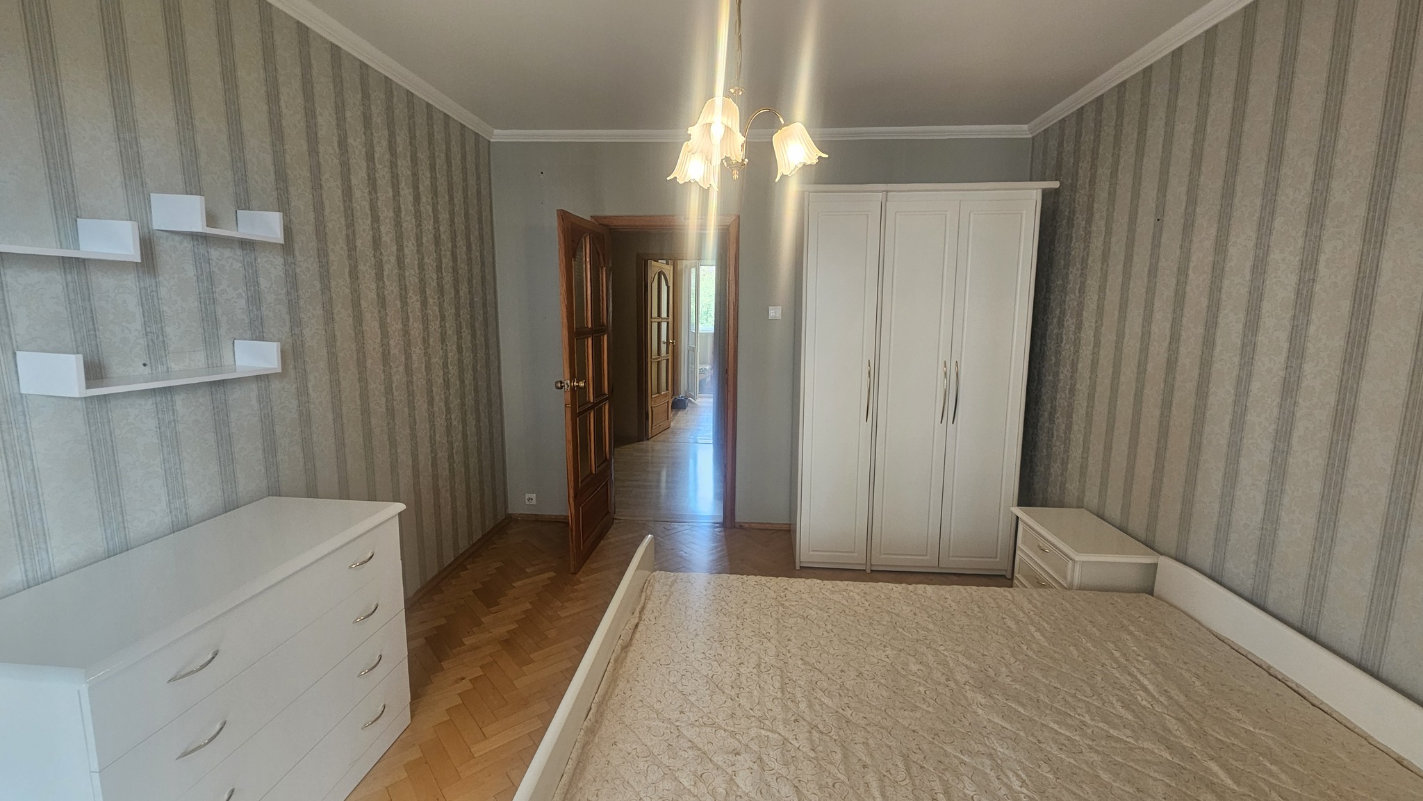 Продаж 3-кімнатної квартири 70 м², Продам 3-кімнатну Вишгород! Центр! Гриненко 1!