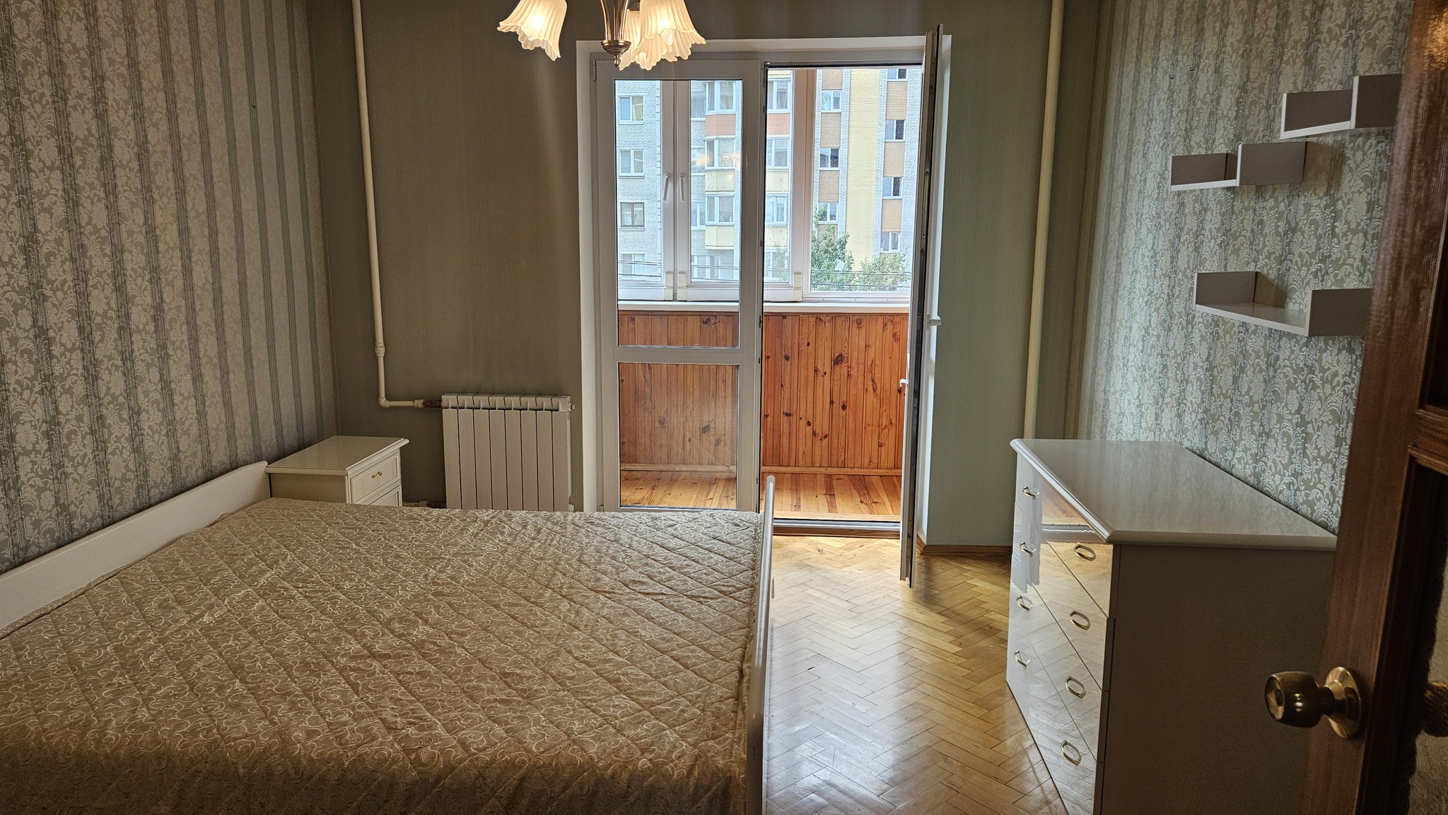 Продаж 3-кімнатної квартири 70 м², Продам 3-кімнатну Вишгород! Центр! Гриненко 1!