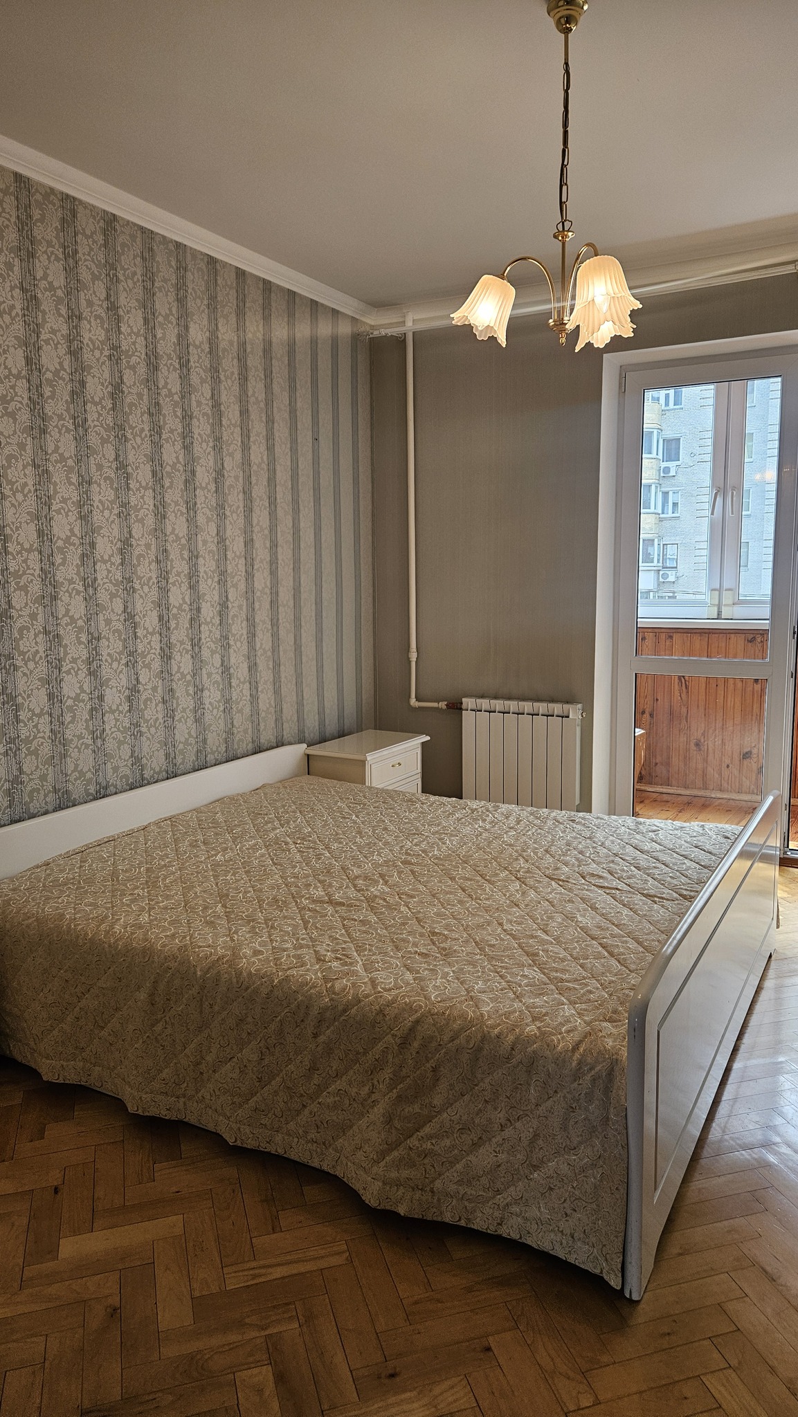 Продаж 3-кімнатної квартири 70 м², Продам 3-кімнатну Вишгород! Центр! Гриненко 1!