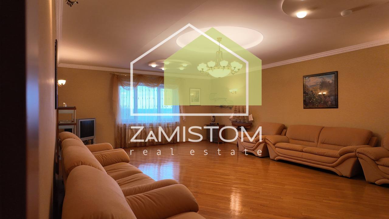 Продаж котеджу 722 м²