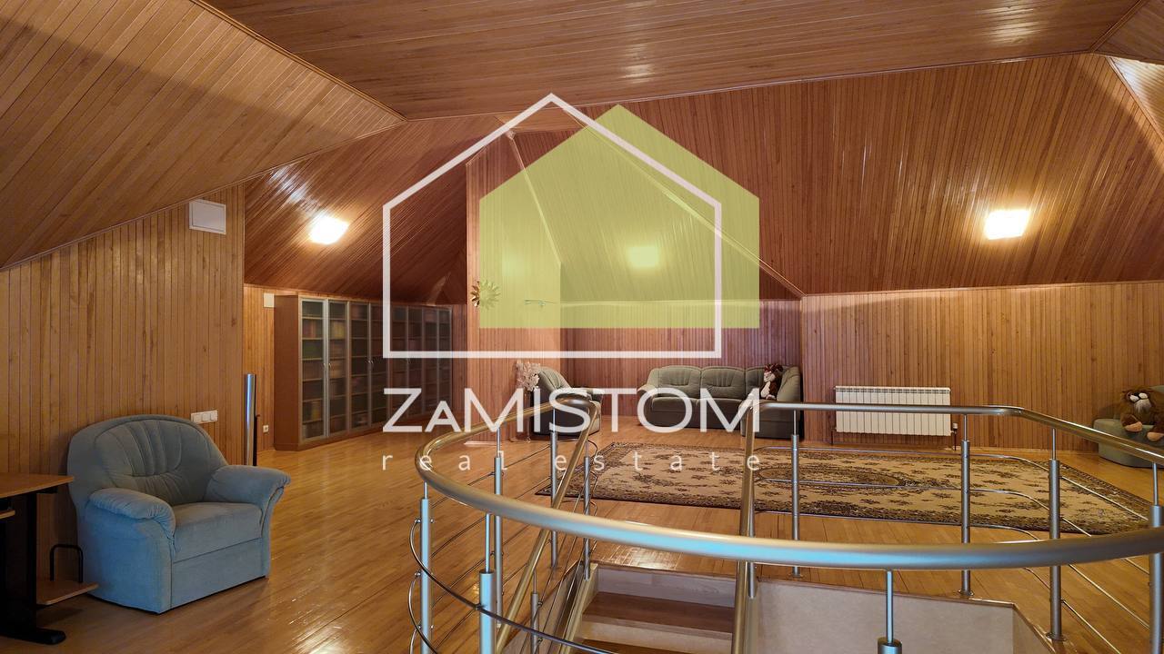 Продаж котеджу 722 м²