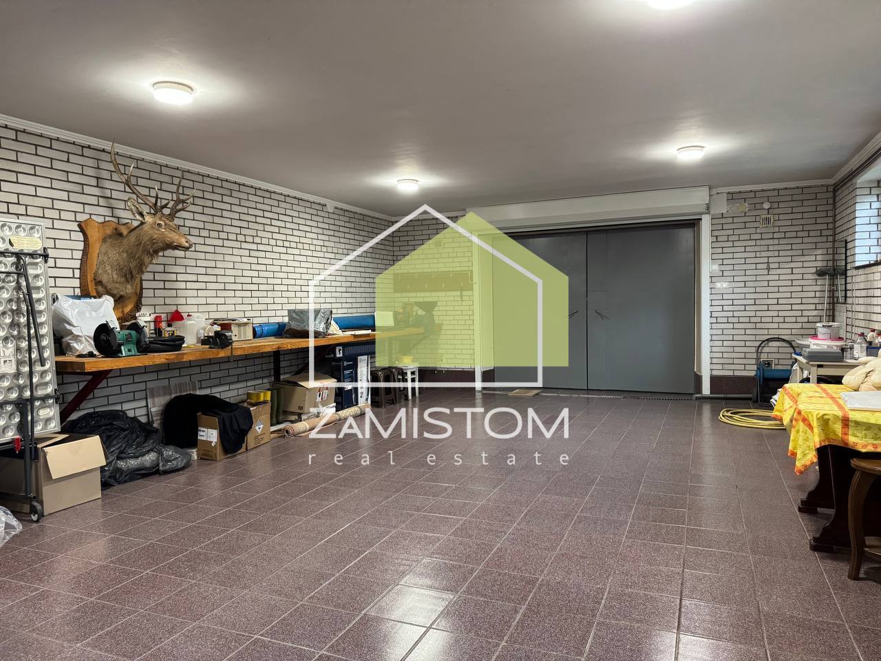 Продаж котеджу 722 м²