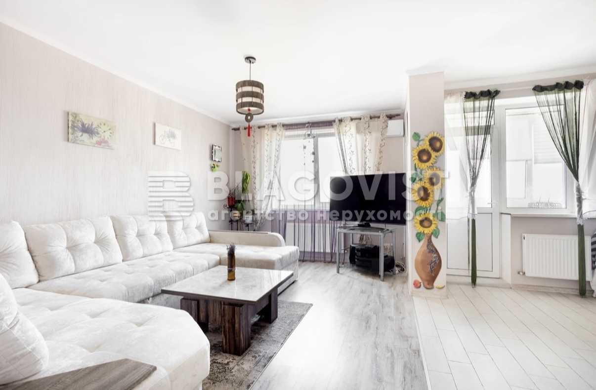Продаж 4-кімнатної квартири 105 м², Петрівська вул., 9